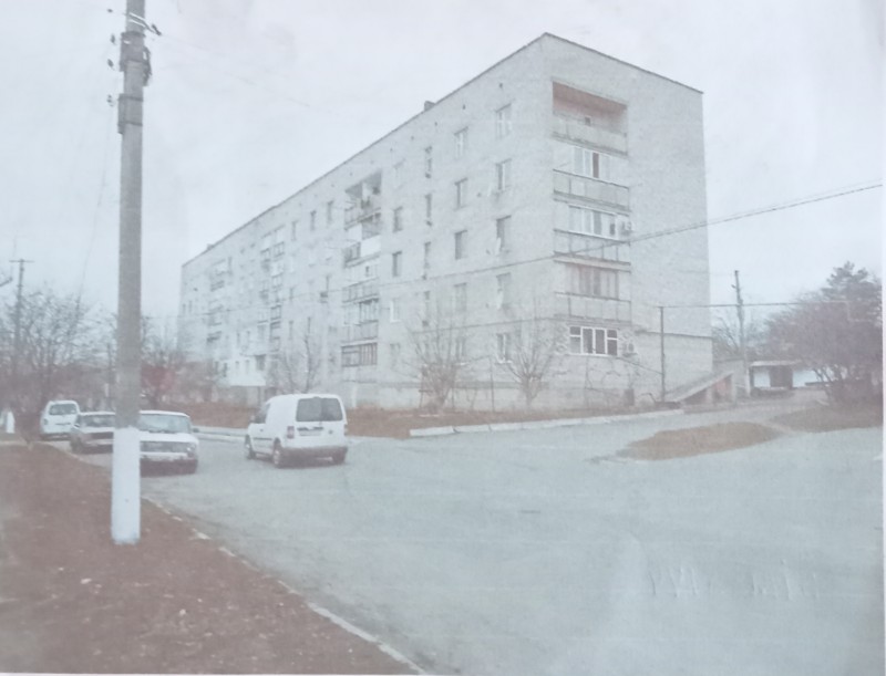 Фото копія. П'ятиповерхівка в місті Балта.
