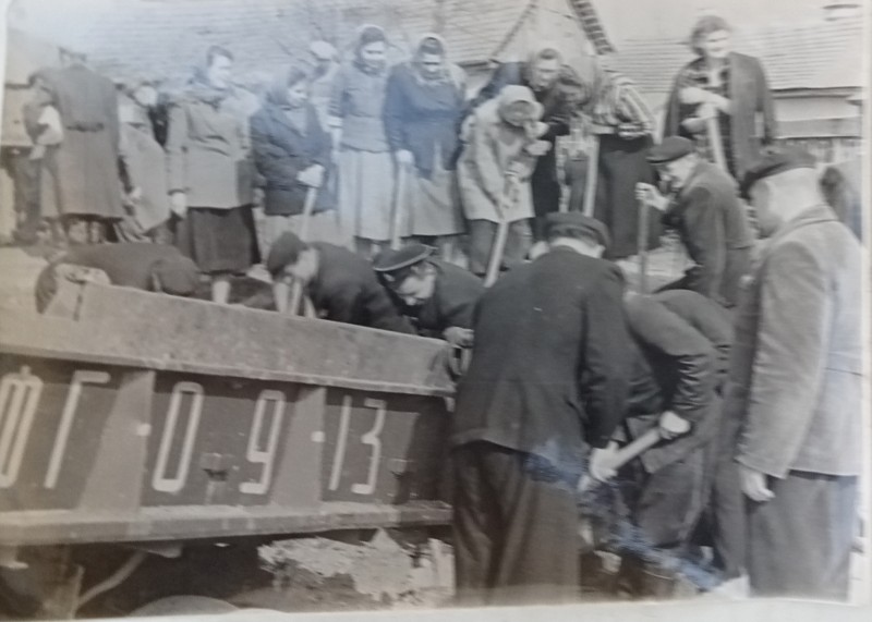 Фото. Початок будівництва кінотеатру "Родина". 1962 рік.
