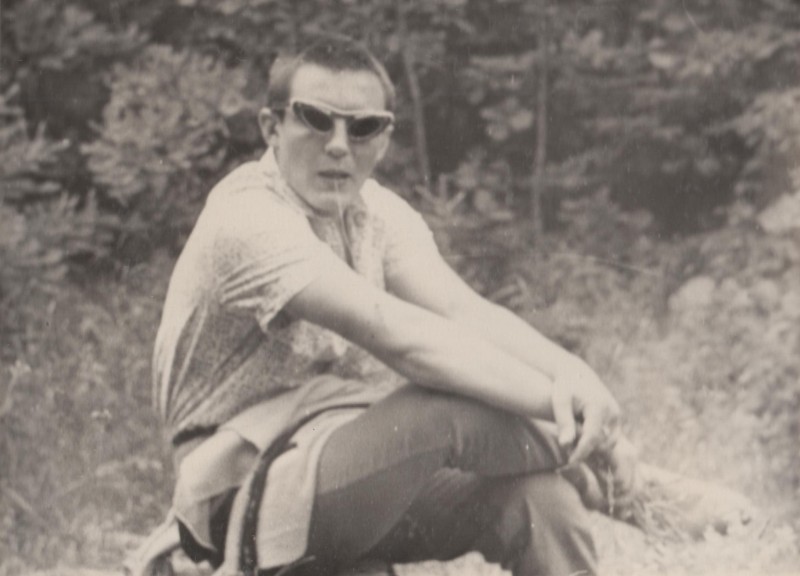 Фотографія. Портрет Володимира Івасюка в оригінальних окулярах. 1966 рік