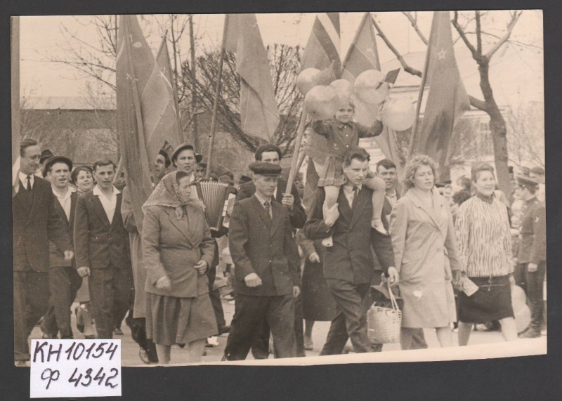Фотографія. Демонстрація трудящихся м. Павлограда 1 Травня 1965 року