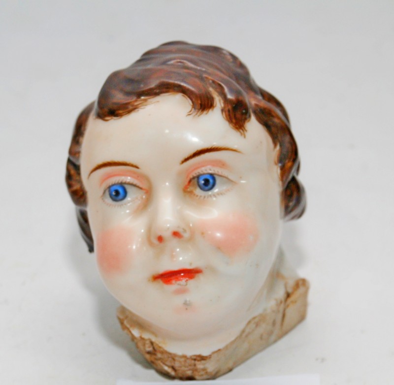 Голова хлопчика, фаянс, емаль.