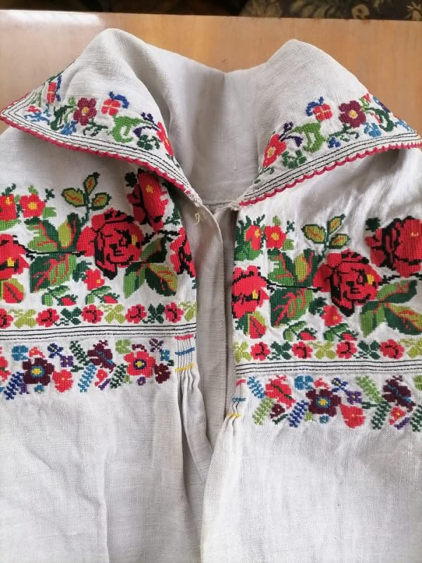 Вишита  жіноча сорочка
