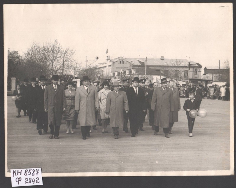 Фотографія. Партійні та радянські керівники й представники трудящих м. Павлограда
