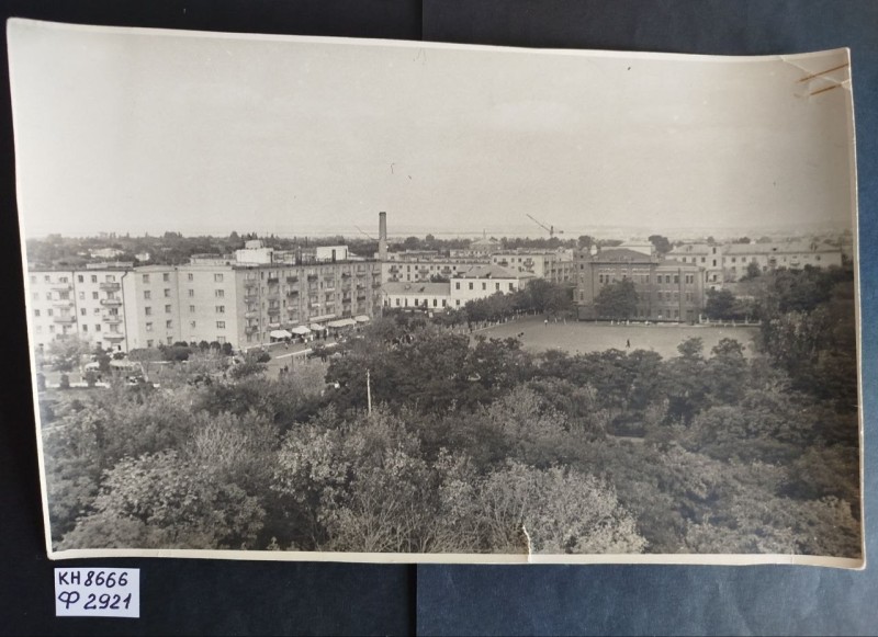 Фотографія. Загальний вид на Жовтневу площу