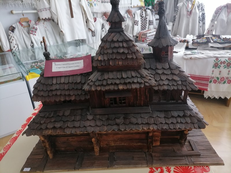 Макет дерев'яної церкви