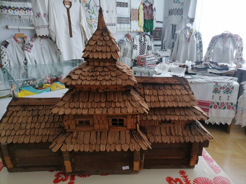 Макет дерев'яної церкви