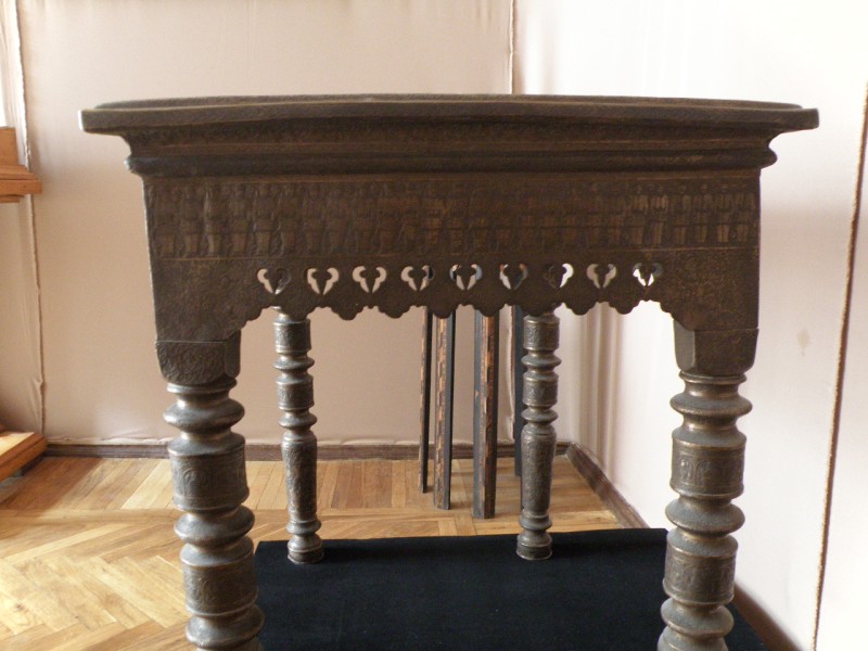 Декоративний столик