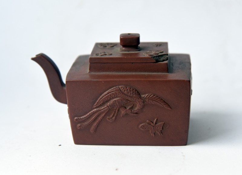 Чайник із кришкою