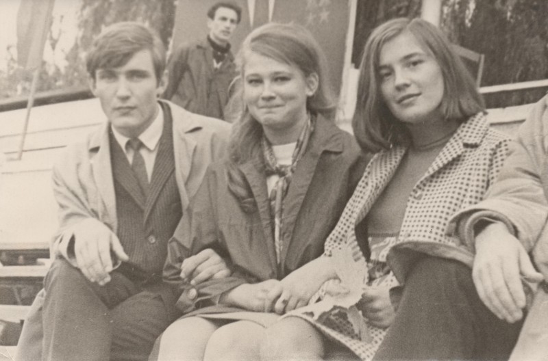 Фотографія. Володимир та Галина Івасюки з Ніною Щербаковою. Осінь 1969 року