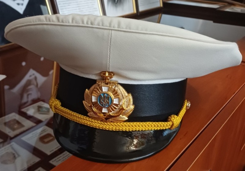 Фуражка офіцера ВМС України білого кольору