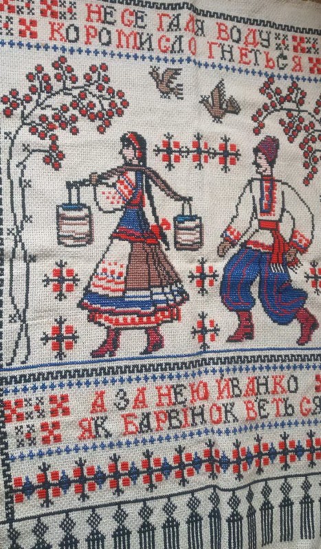 Картина вишивка "Несе Галя воду"