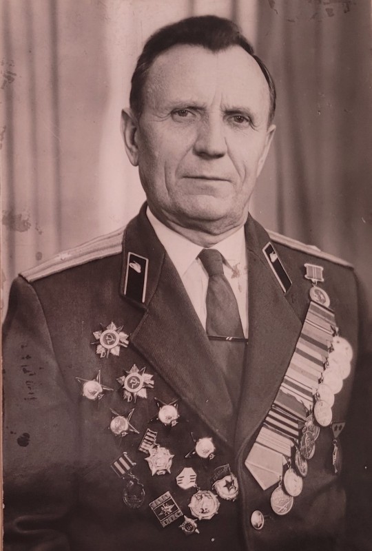 Максименко Григорій Сергійович, майор у відставці, учасник Другої світової війни, учасник Параду Перемоги у Москві 24 червня 1945 р. Кавалер двох орденів Великої Вітчизняної війни, чотирьох орденів Червоної Зірки, багатьох медалей.