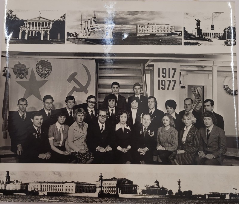 Переможці Всесоюзного соціалістичного змагання з нагоди 60-річчя Великого Жовтня на крейсері "Аврора".