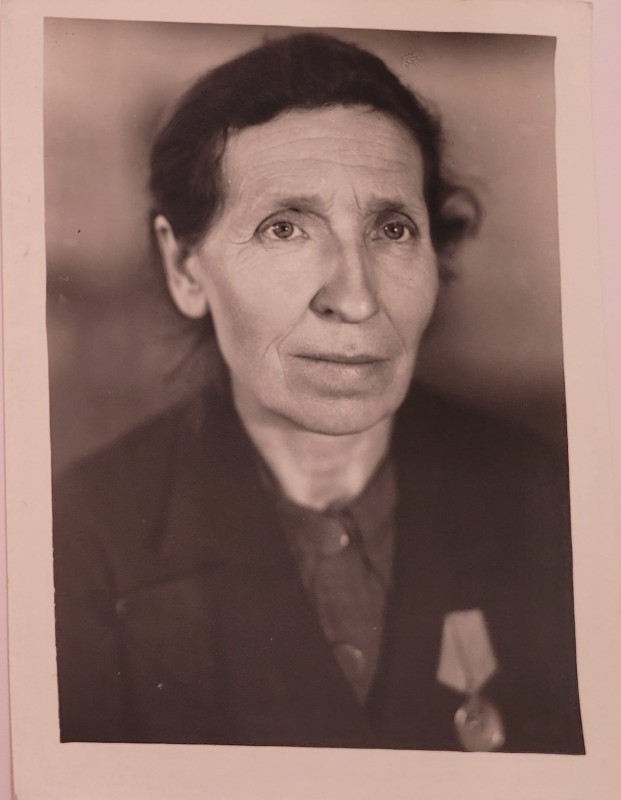 Рогачко Анастасія Сергіївна, член колгоспу ім. Фрунзе з 1929 р, бригадир жіночої тракторної бригади (1935 р.). Делегат 2-го з'їзду колгоспників – ударників, делегат 7-го Всеросійського з'їзду Рад.