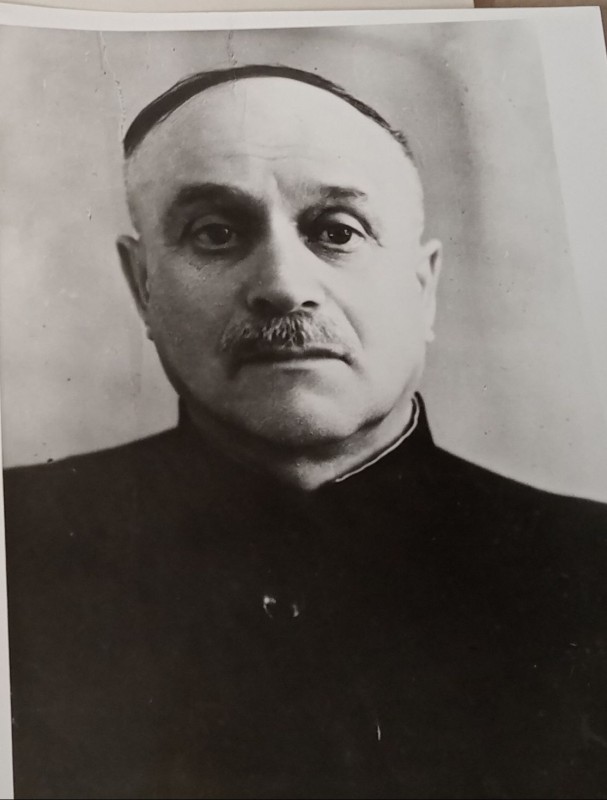 Шитіков Василь Юхимович - член КПРС з 1920 р., учасник воєнно-політичних подій 1917-1921 рр. У період боротьби з деникінцями служив в частинах 1-ї Конної Армії. Персональний пенсіонер м. Красноармійськ.
