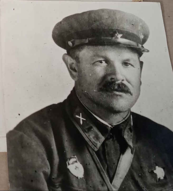 Гвардії капітан Орябінський Василь Іванович – парторг окремого гвардійського артилерійського дивізіону 199-го гвардійського Червонопрапорного артилерійського полку.