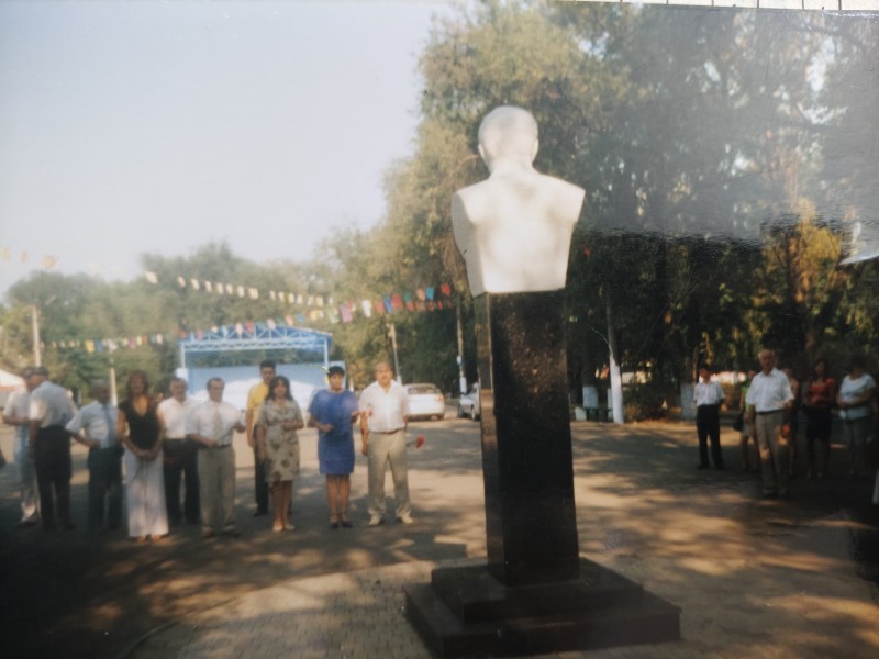 Фотографія мітинга у пам'ятника Шевченка