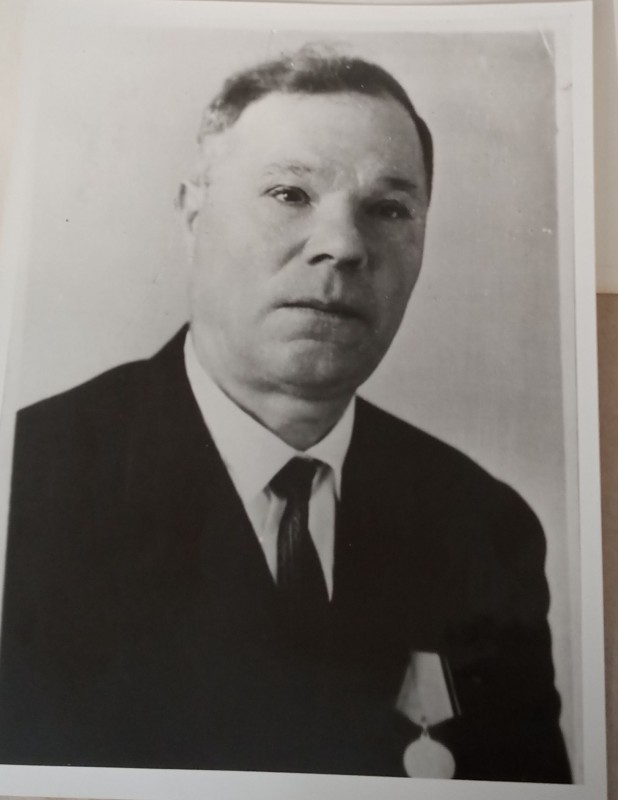 Рядовий Павлухін Анатолій Іванович – артилерист 383 шахтарської стрілецької дивізії.