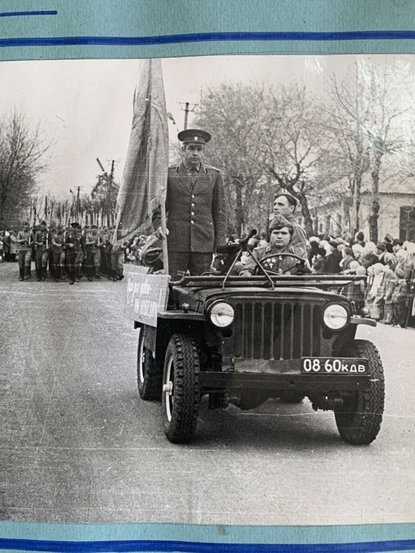 Фото "Парад в Ульяновці--07.11.1977"