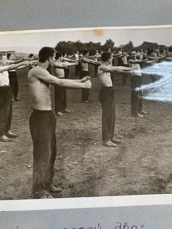 Фотографія "Ранкова зарядка у військово-спортивному таборі"