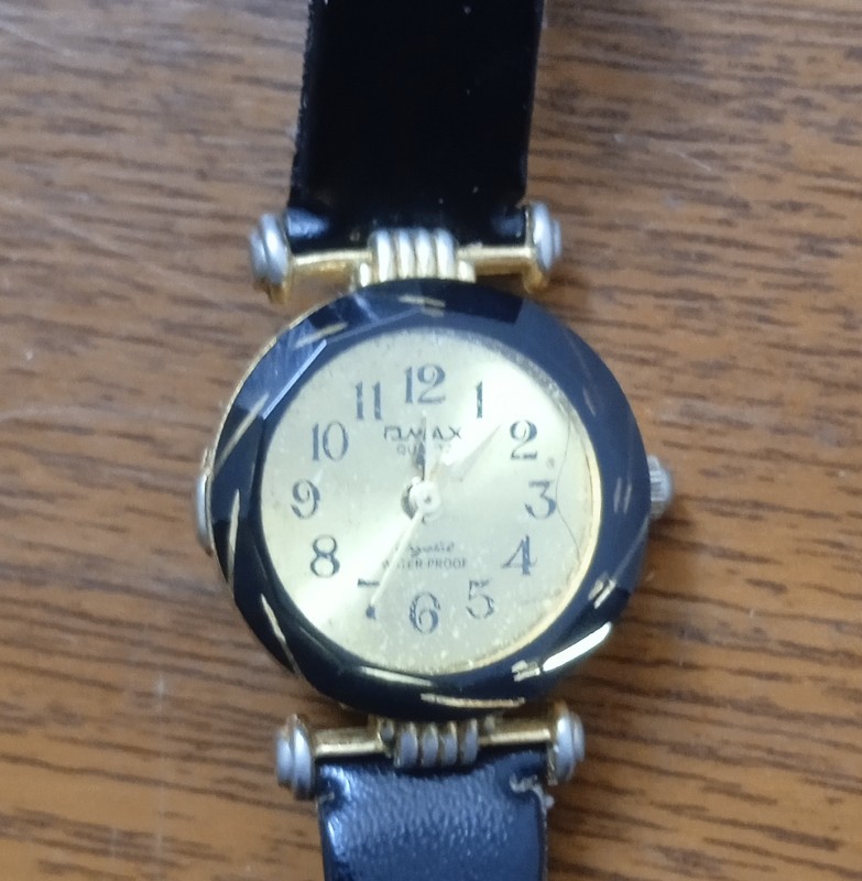 Годинник "Omax"