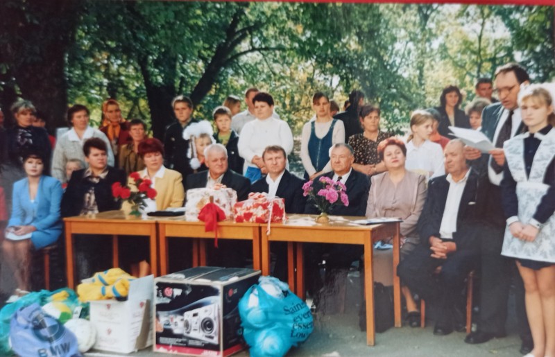Фото зі свята останнього дзвоника у Криничненській ЗОШ 1-3 ст.