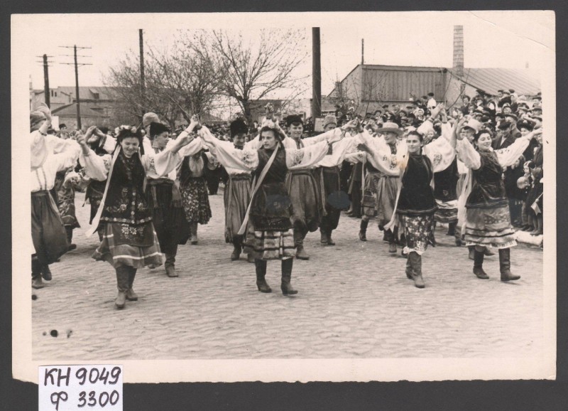 Фотографія. Учні шкіл м. Павлоград на демонстрації 1 Травня 1959 року