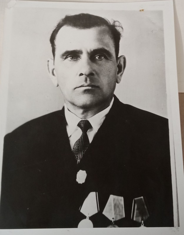 Рядовий Сніда Микола Іванович - мінометник 383 шахтарської стрілецької дивізії.