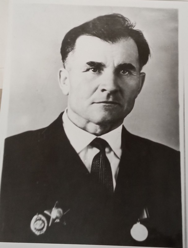 Старший сержант Остапенко Трохим Дмитрович – кулеметник 383 шахтарської стрілецької дивізії.