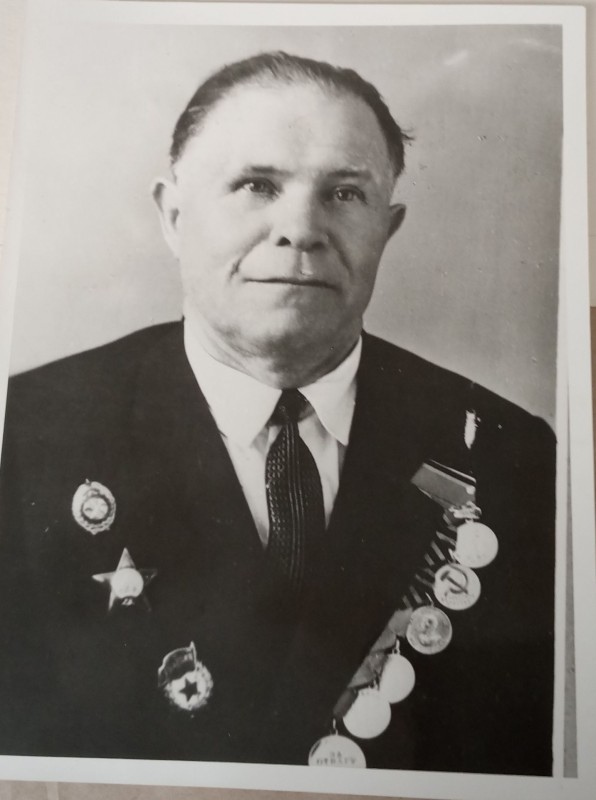 Старшина Борисовський Михайло Олександрович – мінометник 383 шахтарської стрілецької дивізії.