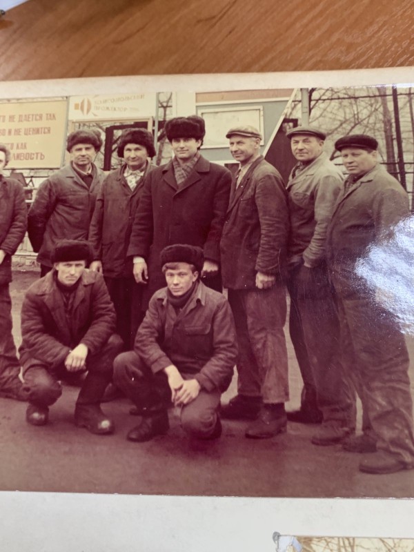 Фото "Слюсарі продуктового цеху Ульяновського цукрозаводу--1982 рік"