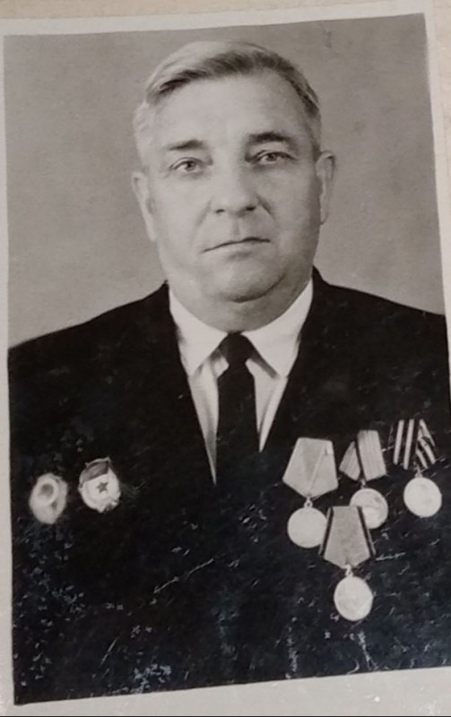 Шевченко Павло Никонович – учасник Другої світової вйни, кавалер ордена бойового Червоного Прапора.