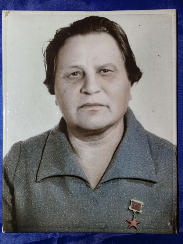 Фотопортрет кольоровий на підставці Цимбал Л.М.