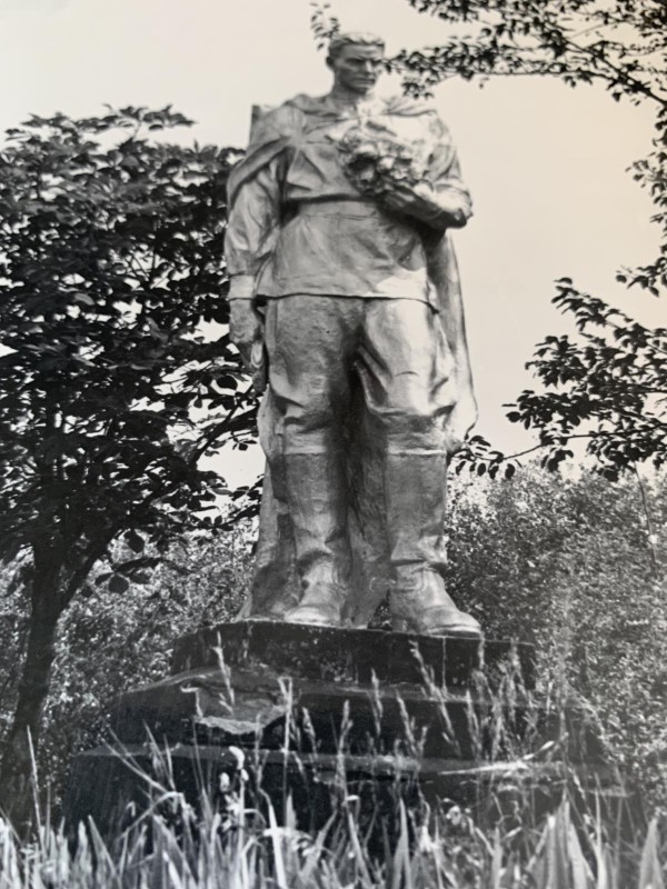 Пам’ятник на братській могилі в с. Борщова"