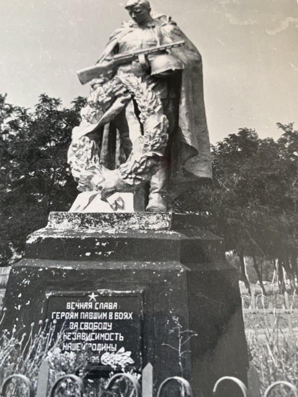 Фото "Пам’ятник на братській могилі в с. Копенкувата"