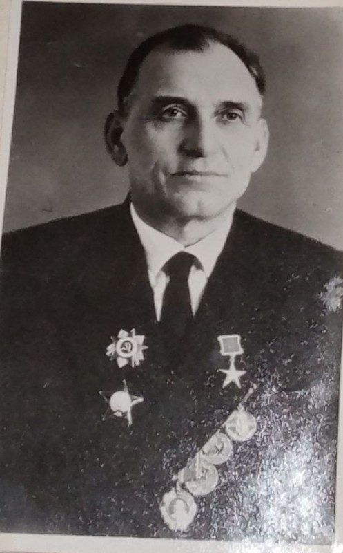 Герой Соціалістичної праці Костянтин Філімонович Новак – старший буровий майстер Красноармійської геологорозвідувальної експедиції.