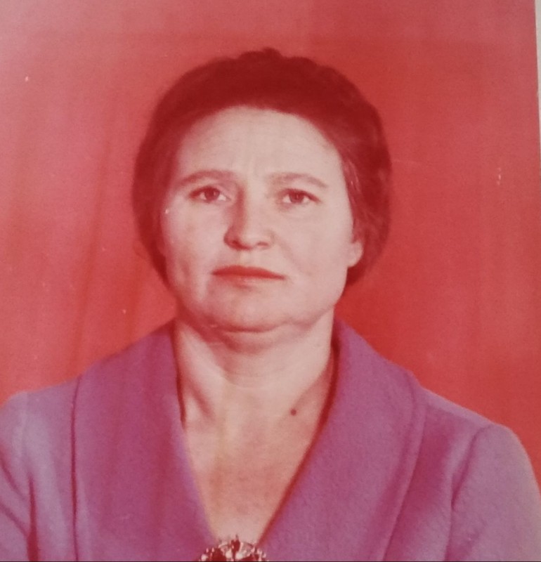 Бєлікова Валентина Іллівна - майстер машинного доїння колгоспу "Донбас" Красноармійського району, ударник одинадцятої п’ятирічки, неодноразово нагороджувалася призом ім. Героя Соціалістичної праці Гладушко А.М.