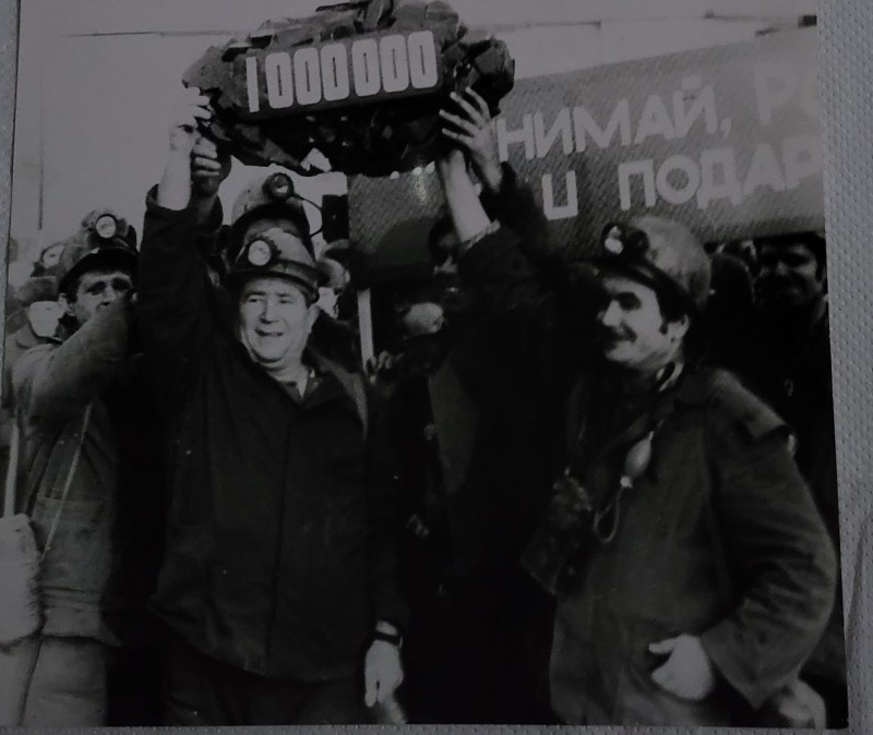 Члени бригади лауреата Державної премії Ігнатьєва Володимира Івановича з шахти "Краснолиманська".