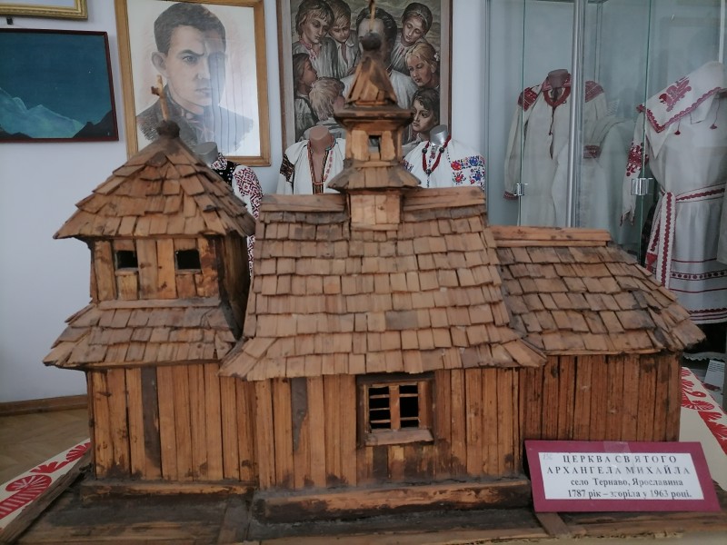 Макет дерев'яної церкви