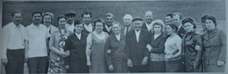 Фото керівництва району під час робочої поїздки в Седнівку (1971 рік).