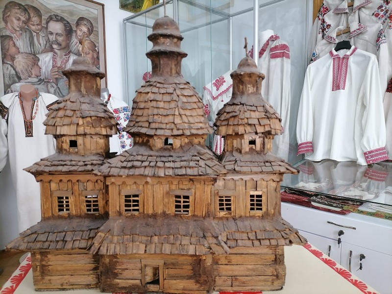 Макет дерев'яної церкви