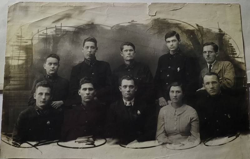Переможці соціалістичного змагання за підсумками 1935 р. локомотивного депо ст. Красноармійськ.