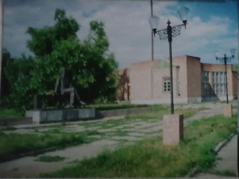 Пам’ятник композитору С. Прокоф’єву у с. Красне.