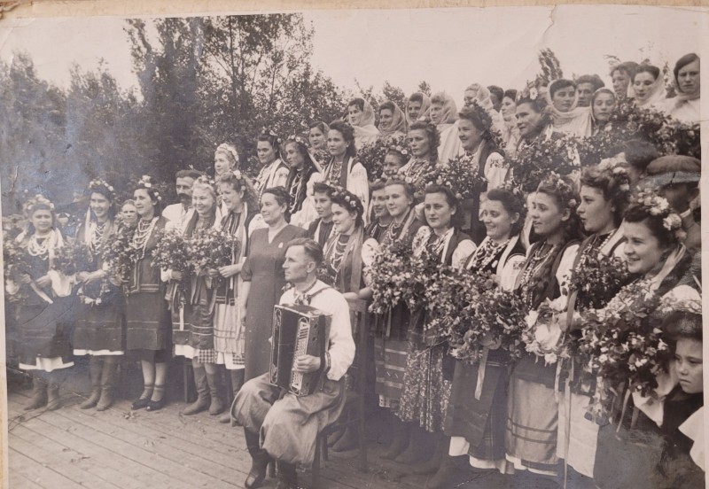 Хор залізничників ст. Ясинувата під час виступу до 300-ї річниці Переяславської ради та ухвалення Березневих статей