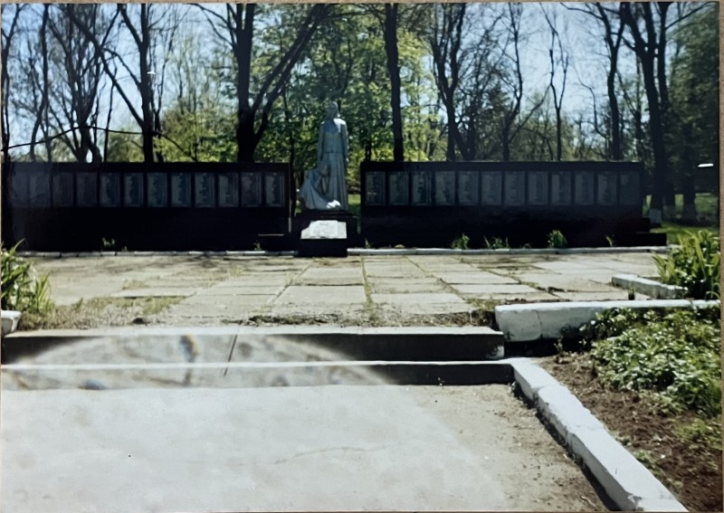 Фото. Пам'ятник Скорботної Матері, 2008 рік