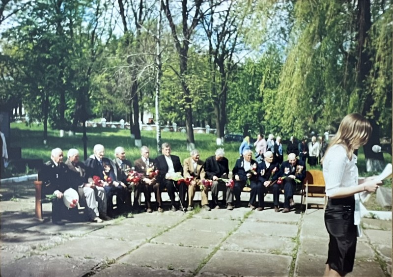 Фото. Ветерани Великої Вітчизняної війни та воїни-інтернаціоналісти під час параду до Дня Перемоги, 2008 рік