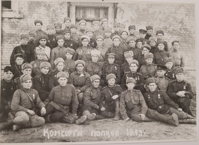 Комсорги полків 32 стрілецького корпусу, який визволяв м. Красноармійськ у вересні 1943 р.