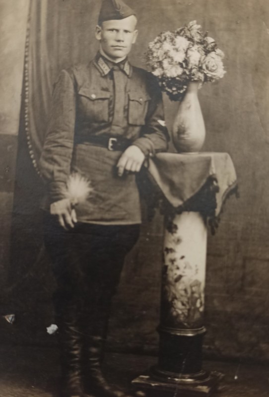 Фото М.Хріненка (1940 рік).