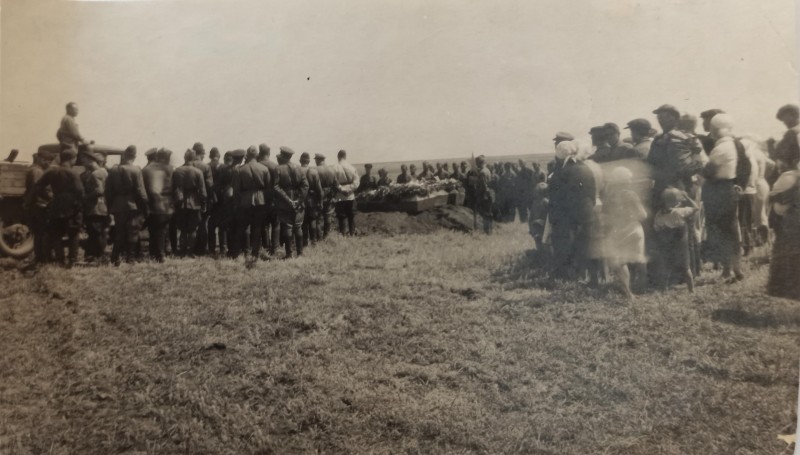 Фото поховання екіпажу Марченка (1941-1942 роки).