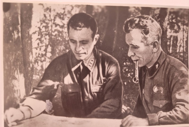 Щербак Михайло Федорович, комісар, і Ліхачов Федір Михайлович, командир 12 танкової бригади.